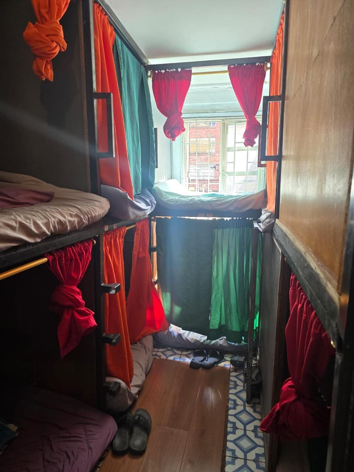 Portelli Hostal Zona G- Para Extranjeros Bogotá Eksteriør billede